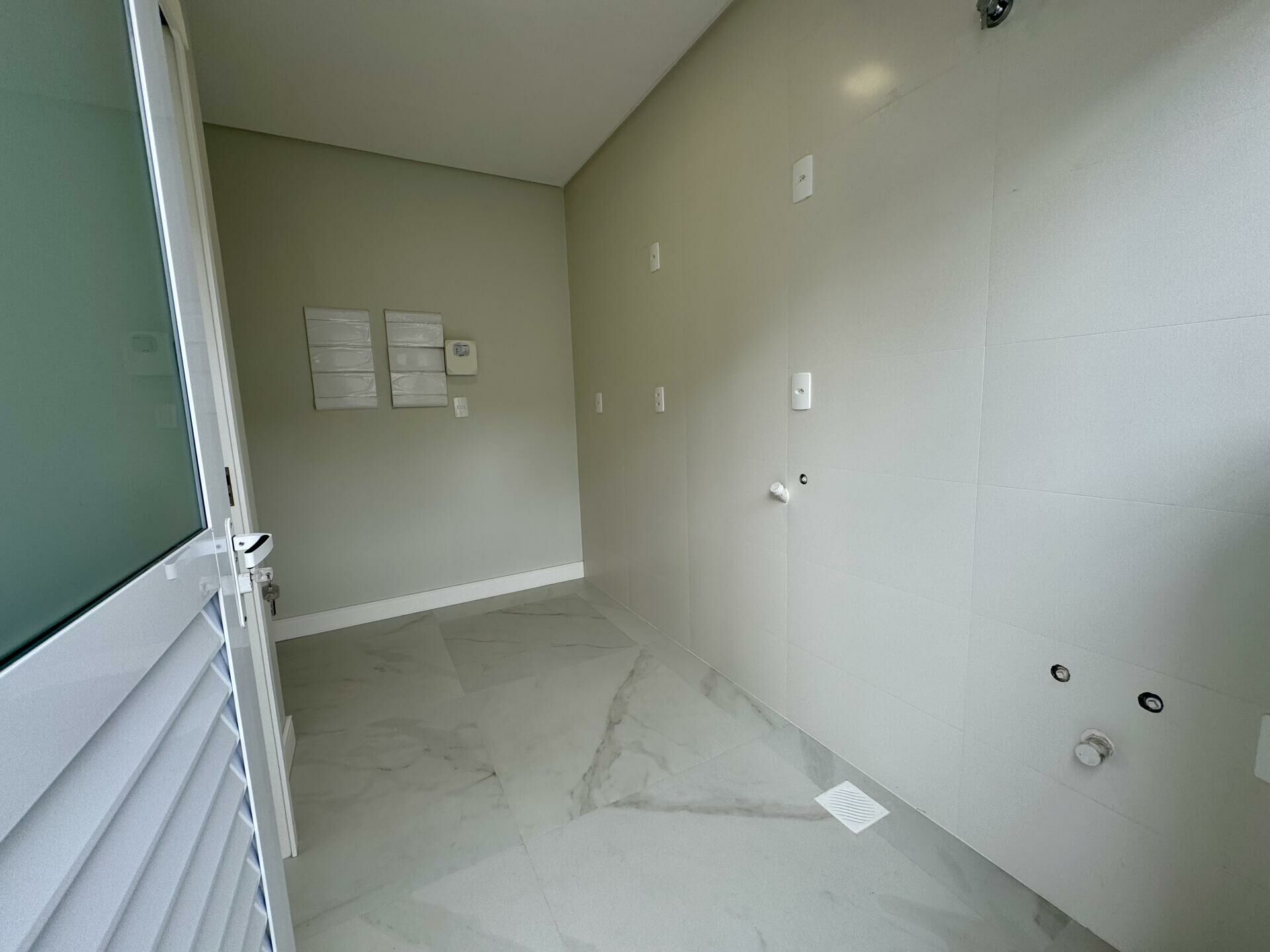 Imagem do Casa nova com 03 suítes e piscina no Champagnat no bairro Amizade